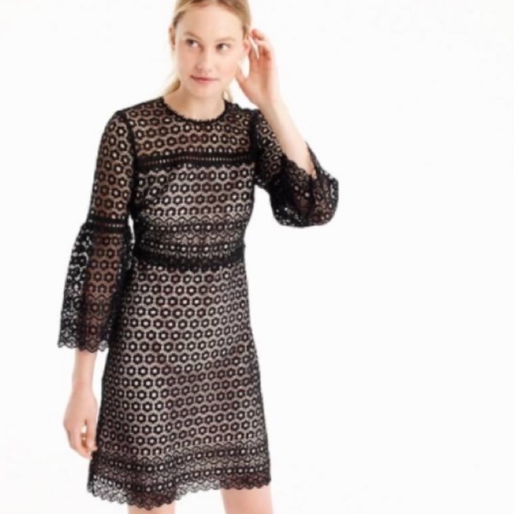 Bell-sleeve daisylace dress
